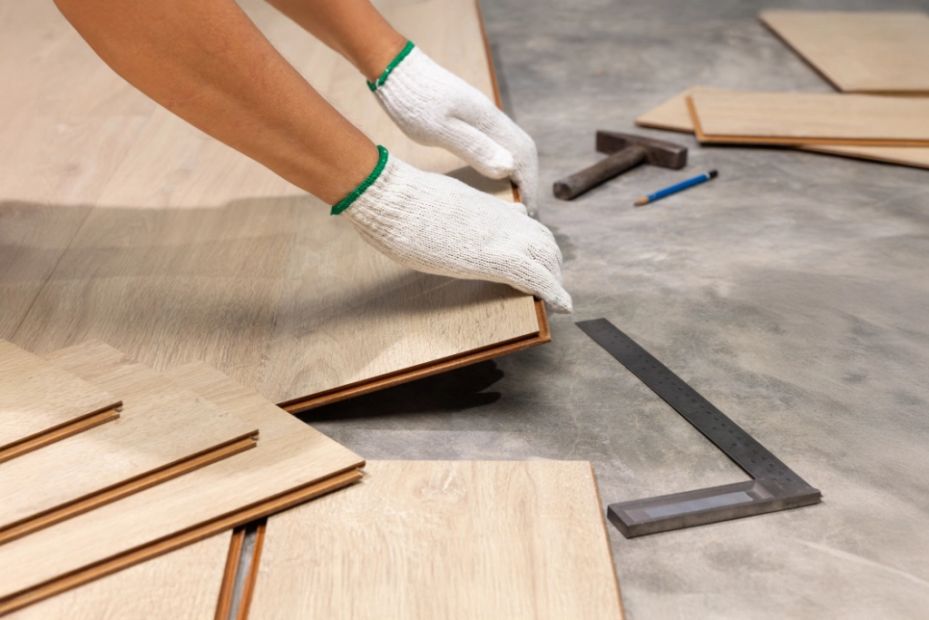 Professionelle Reparatur von Parkett und Bodenbelägen durch Parkett Schindler.